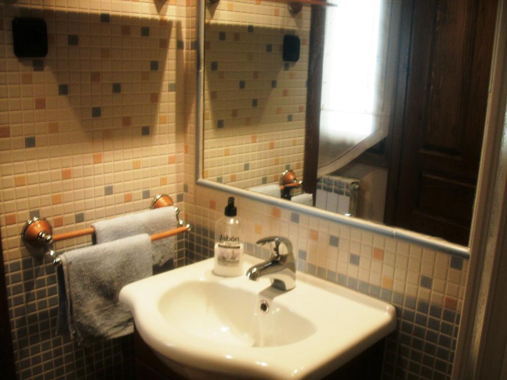 La Corralata Apartment Biescas  Phòng bức ảnh